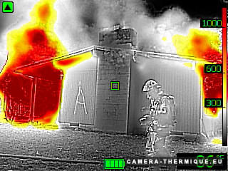 capture photo d'une camera thermique flir k2 utilisée lors d'un exercice de pompiers